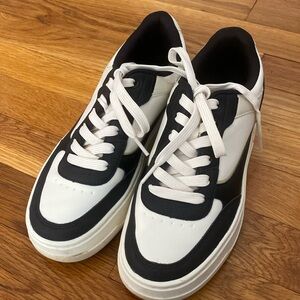 Zara Women’s Black and White Sneakers Size 37